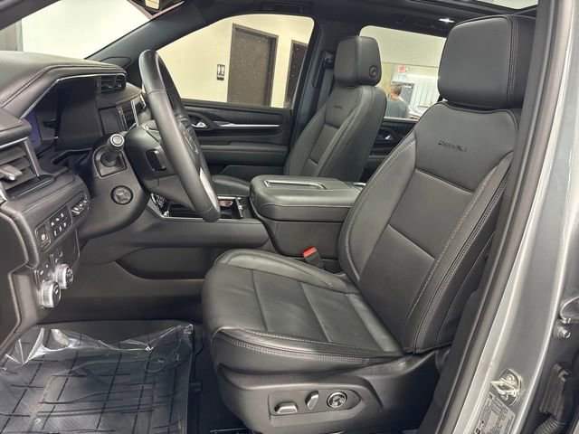 Used 2024 GMC Yukon Denali AWD/4WD image 19