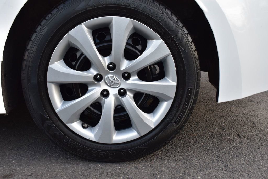 Used 2022 Toyota Corolla LE image 12