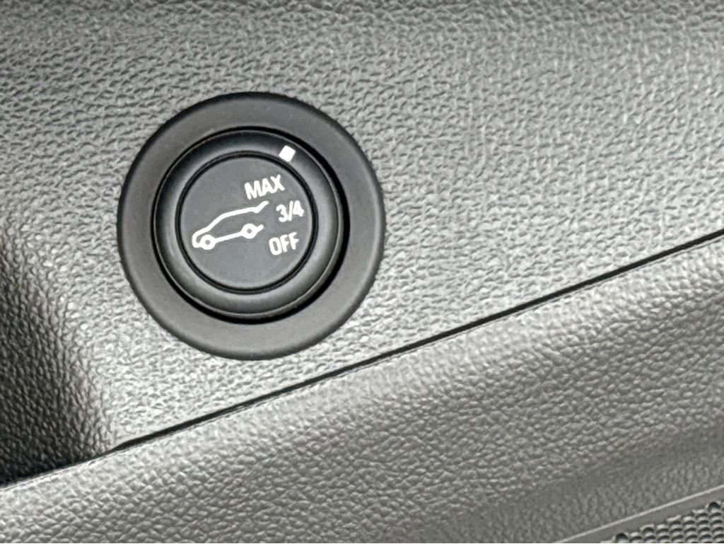 Used 2020 Buick Envision Essence w/ Experience Buick Package FWD image 29