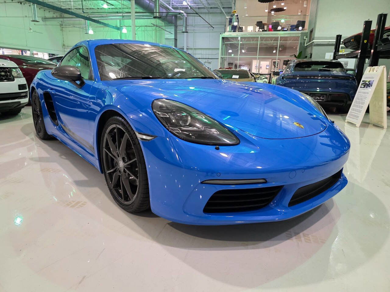 Used 2023 Porsche 718 Cayman w/ Premium Package RWD image 3