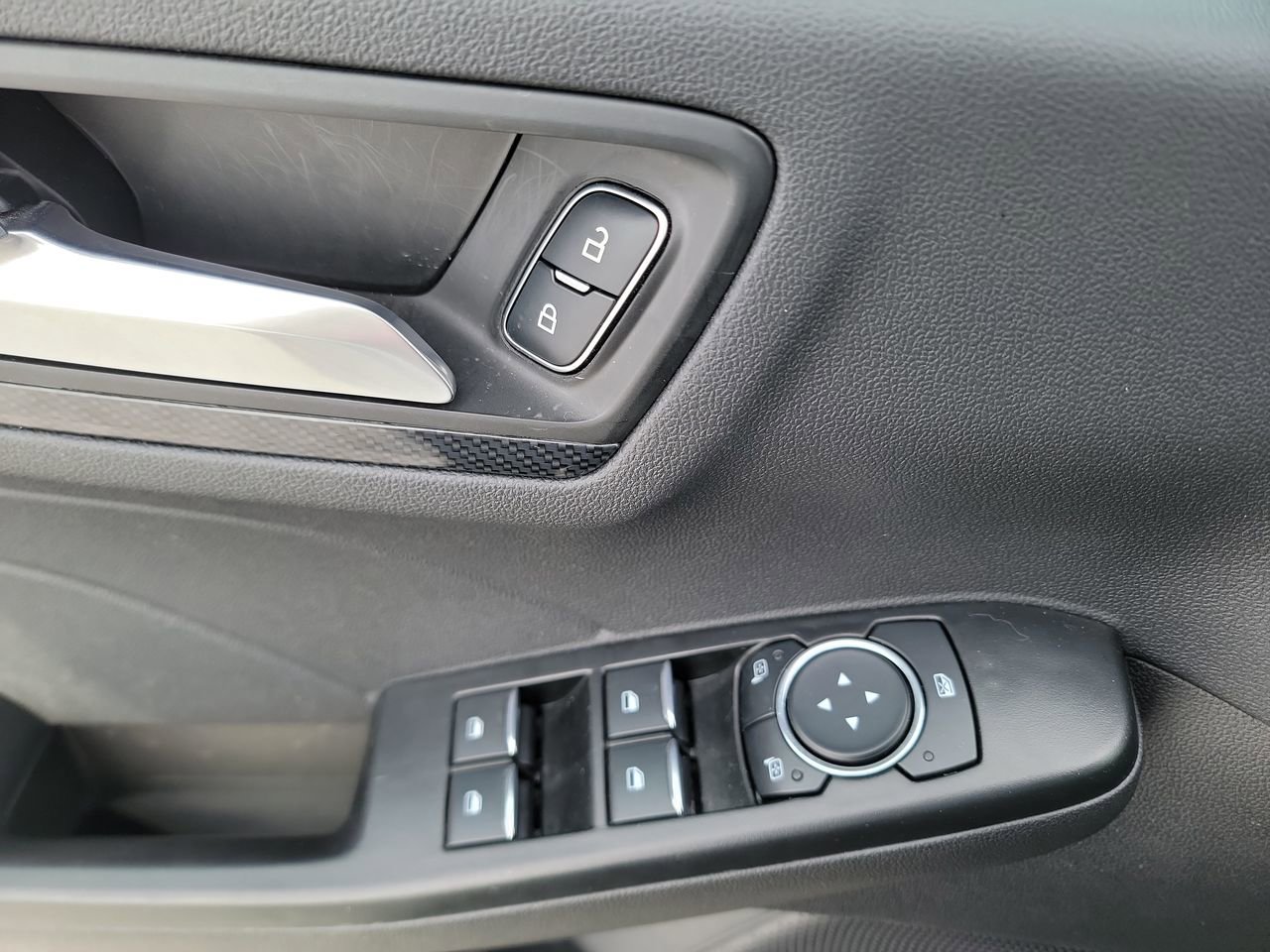 Used 2025 Ford Escape ST-Line image 11