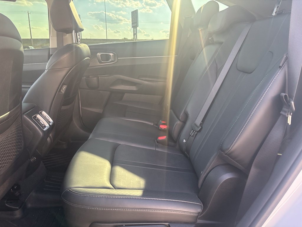 Used 2025 Kia Sorento S w/ Panoramic Sunroof Package FWD image 8