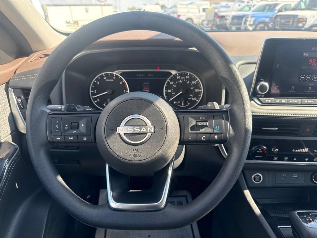 Used 2023 Nissan Rogue SV AWD/4WD image 14