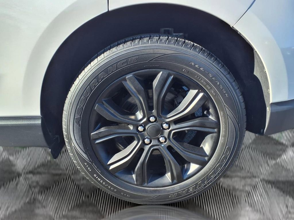 Used 2019 Ford Edge Titanium w/ Equipment Group 301A image 21