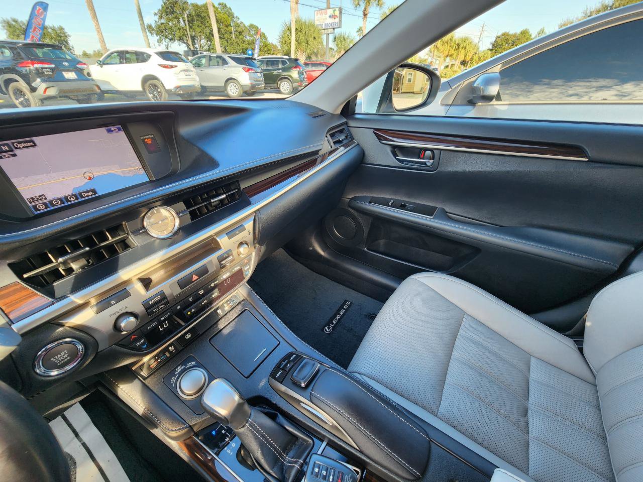 Used 2016 Lexus ES 350 w/ Luxury Package w/Wood Trim image 23