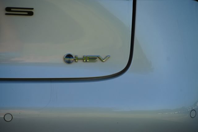 Used 2024 Toyota Prius XLE FWD image 7