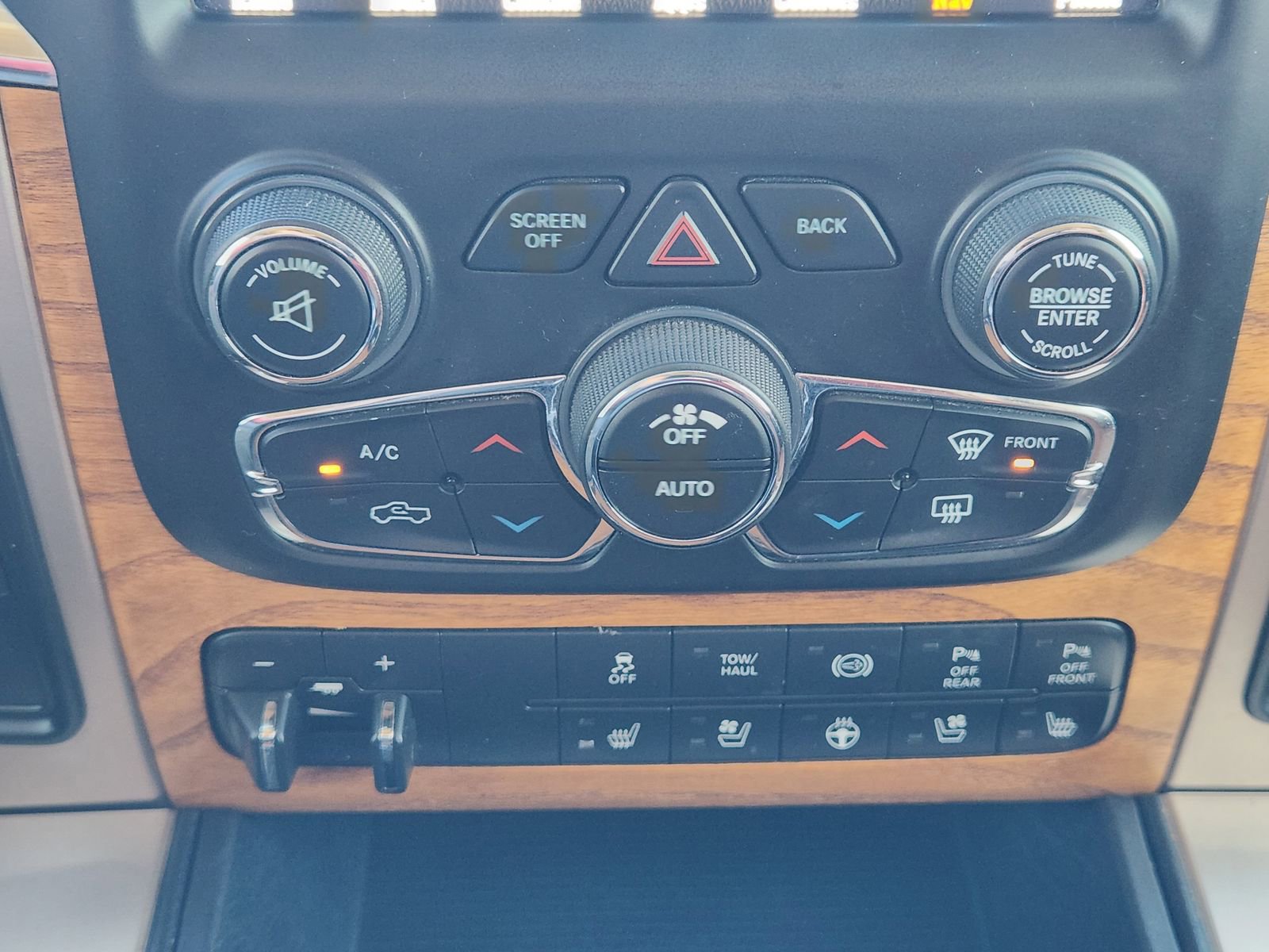 Used 2018 RAM 3500 Laramie Longhorn image 19