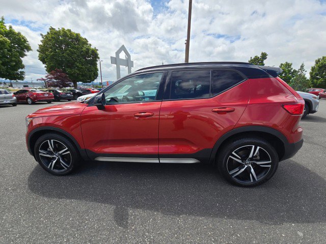 Used 2021 Volvo XC40 T5 R-Design image 7