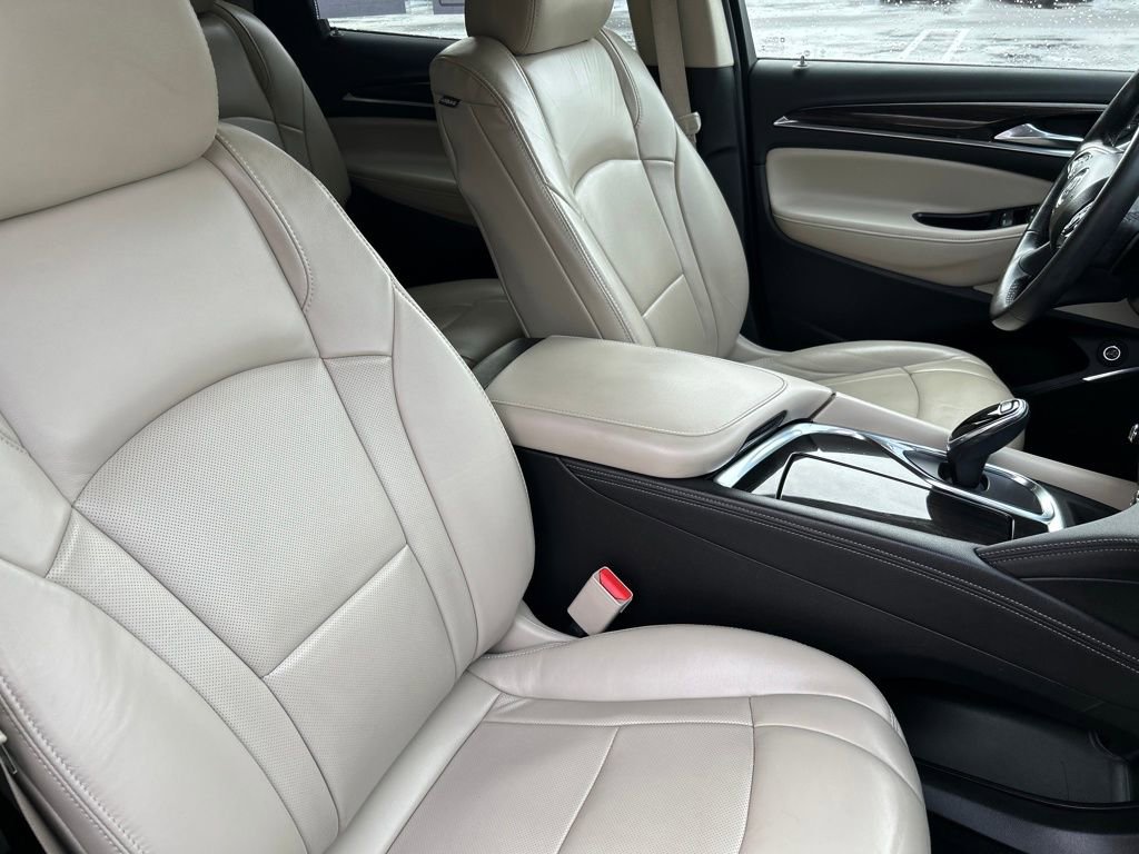 Used 2018 Buick Enclave Essence image 15