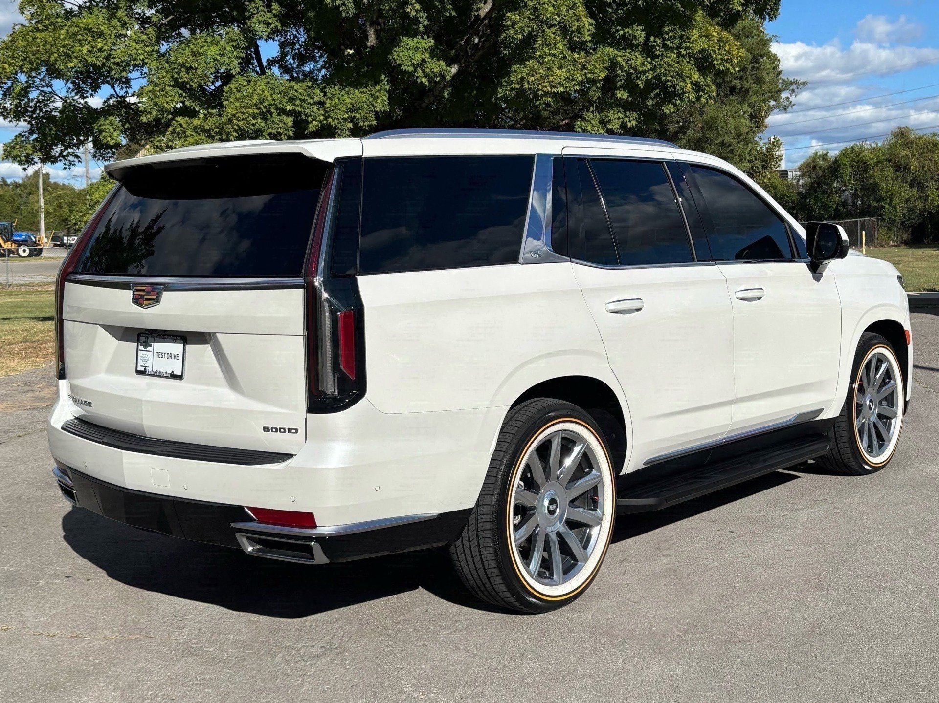 Used 2024 Cadillac Escalade Premium Luxury Platinum w/ LPO, Floor Liner Package AWD/4WD image 3