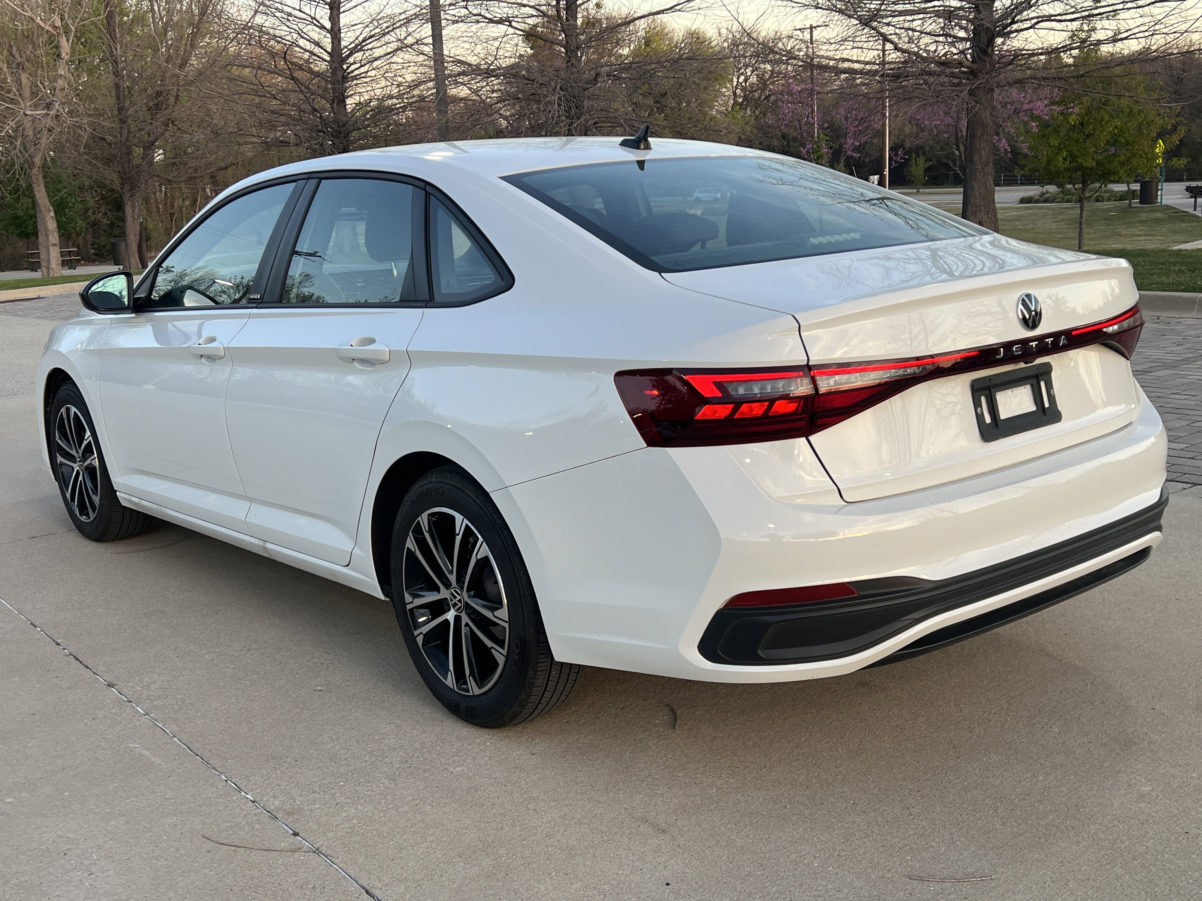 Certified 2025 Volkswagen Jetta Sport FWD image 8