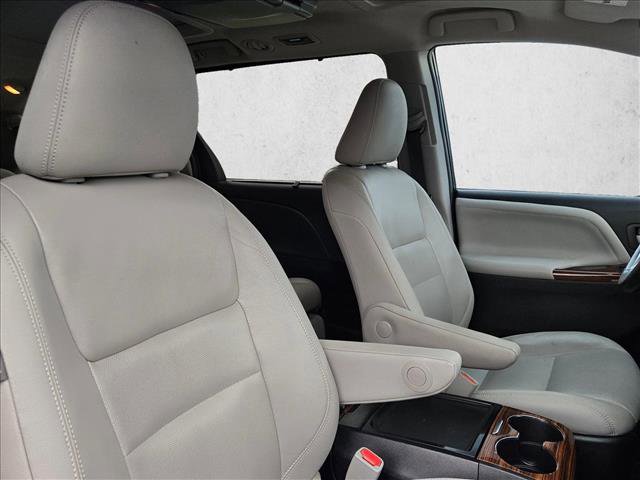 Used 2015 Toyota Sienna Limited image 23