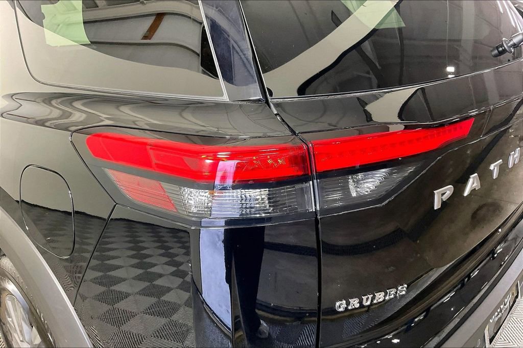 Certified 2025 Nissan Pathfinder S image 41