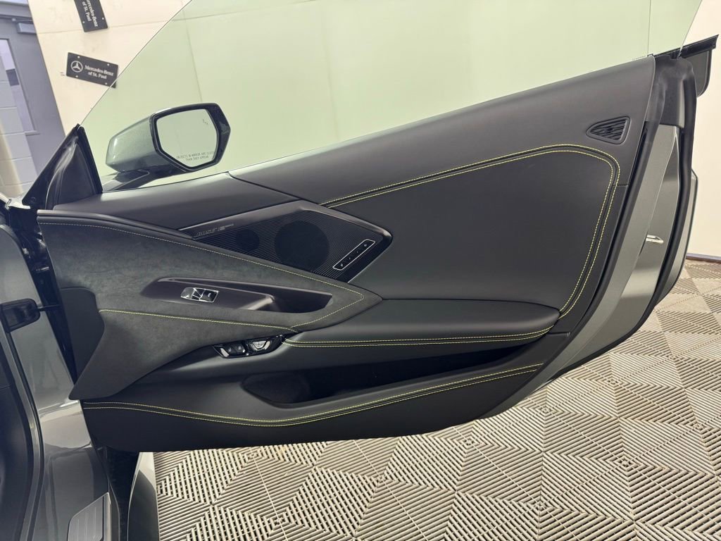 Used 2023 Chevrolet Corvette Stingray Premium Conv w/ Z51 Performance Package image 18