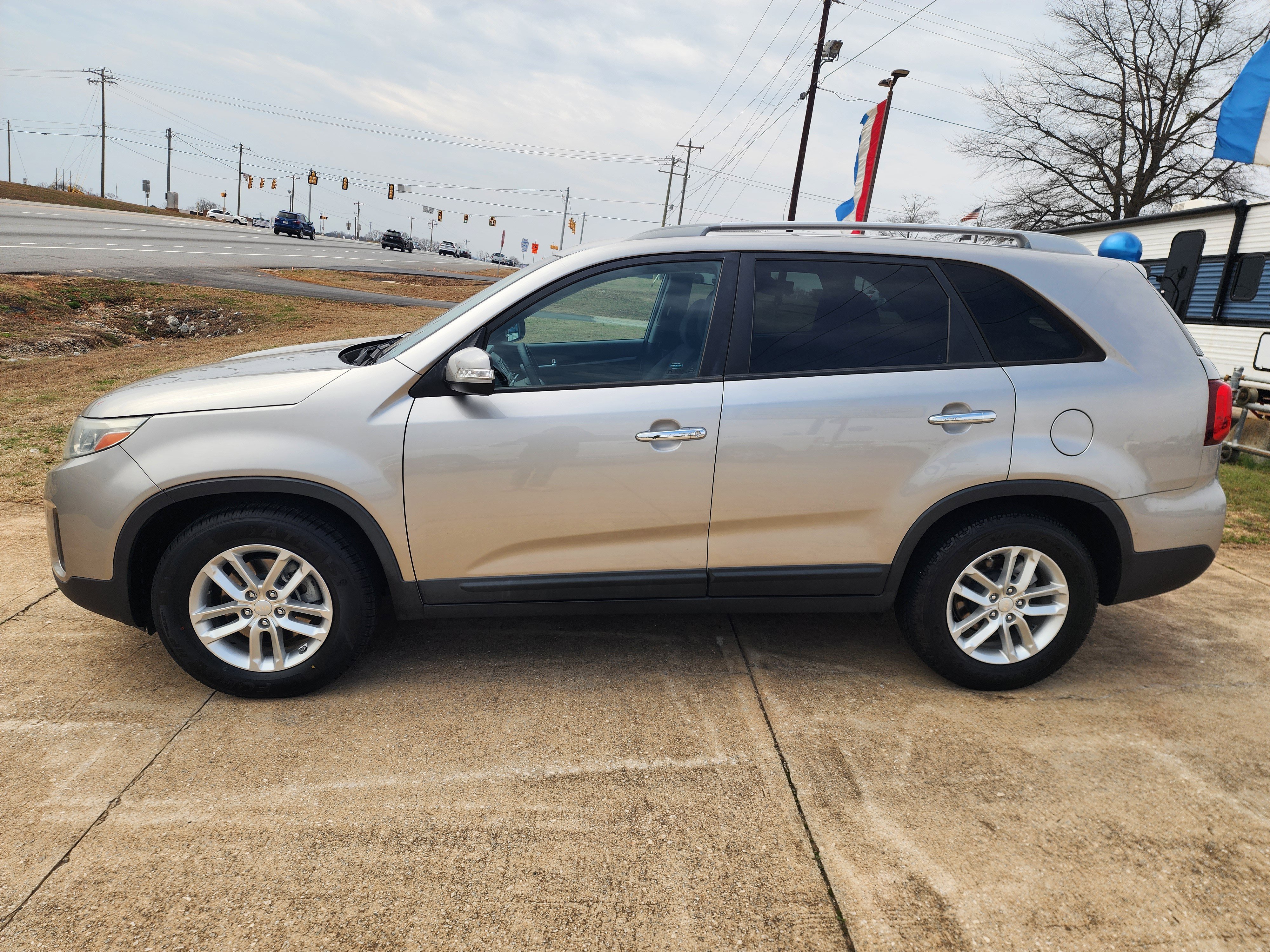 Used 2015 Kia Sorento LX image 8