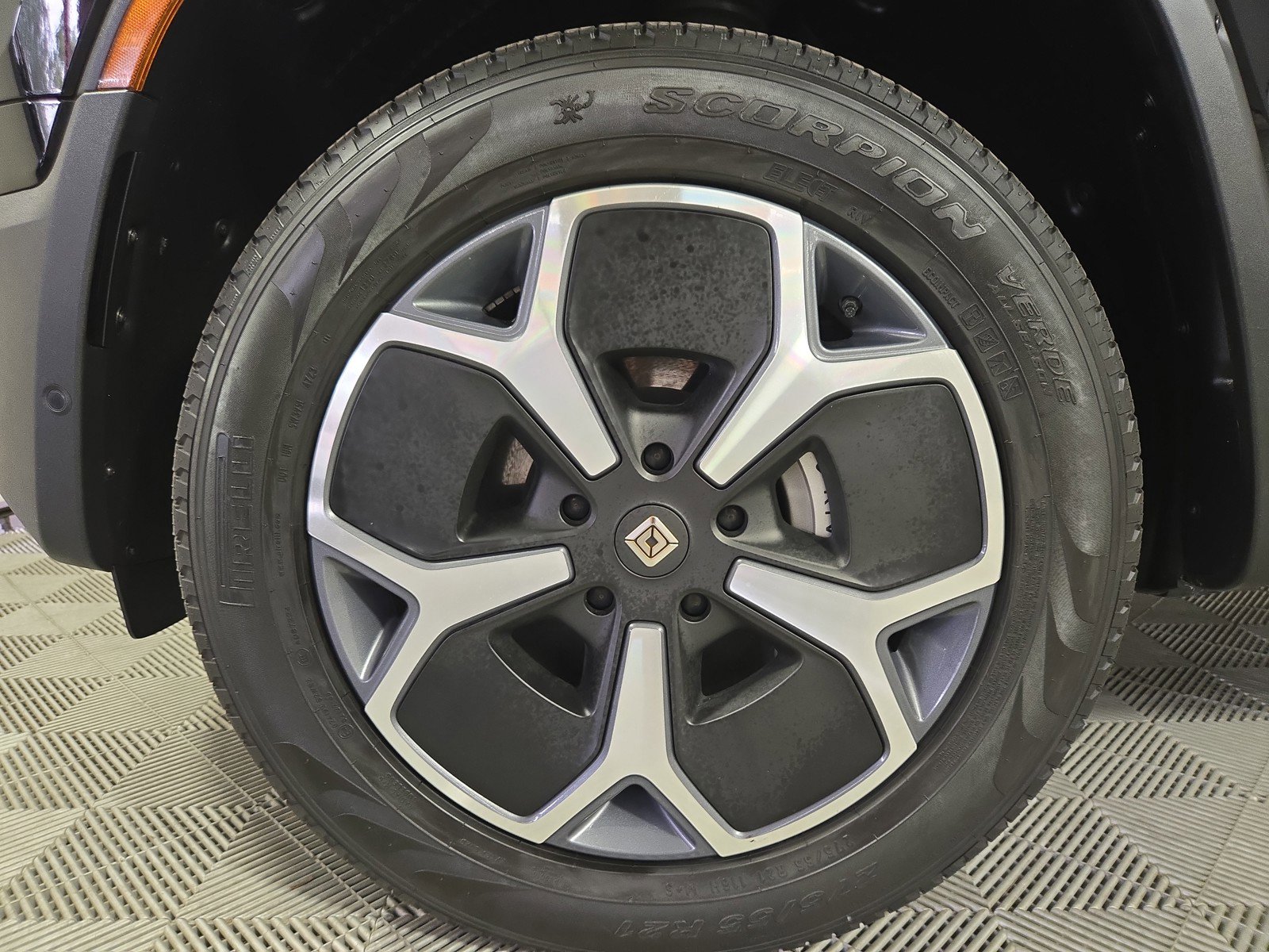 Used 2024 Rivian R1T Adventure AWD/4WD image 9