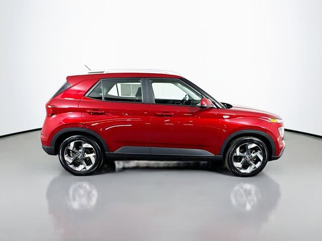 Used 2024 Hyundai Venue SEL image 9