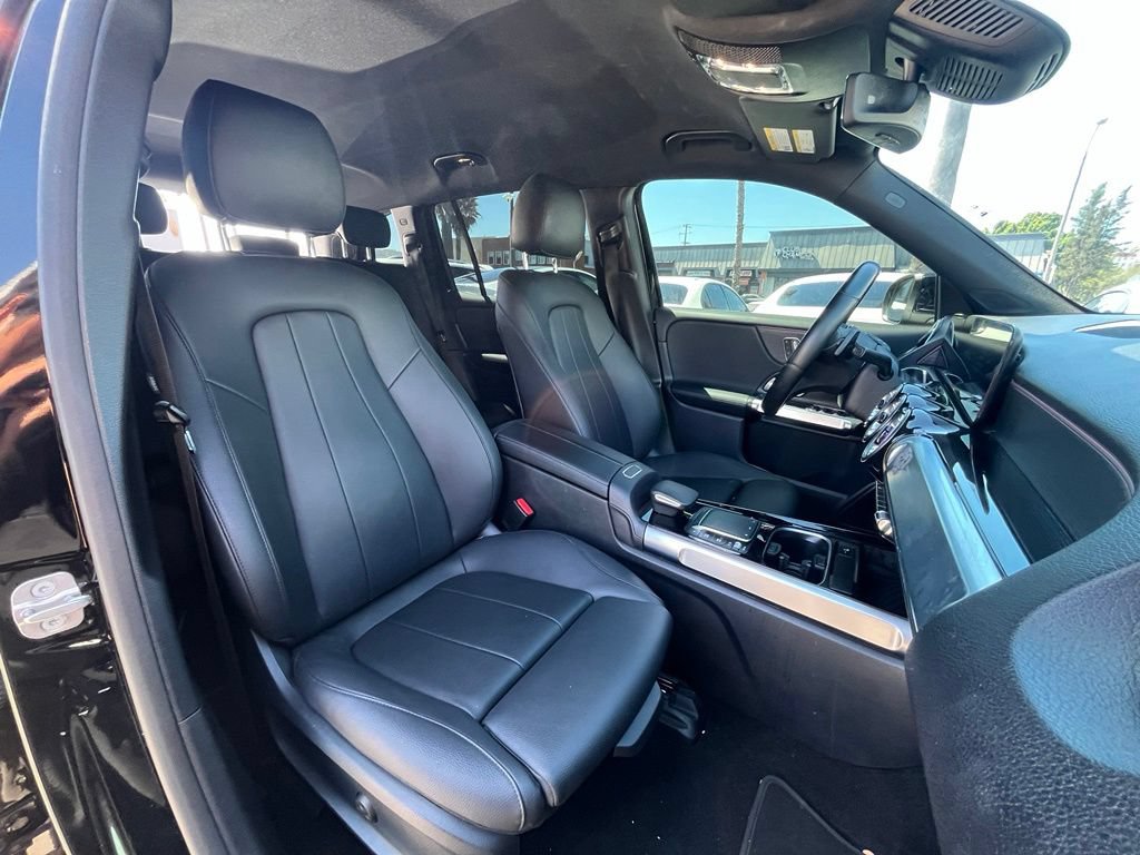 Used 2023 Mercedes-Benz EQB 300 4MATIC w/ Exclusive Package image 10