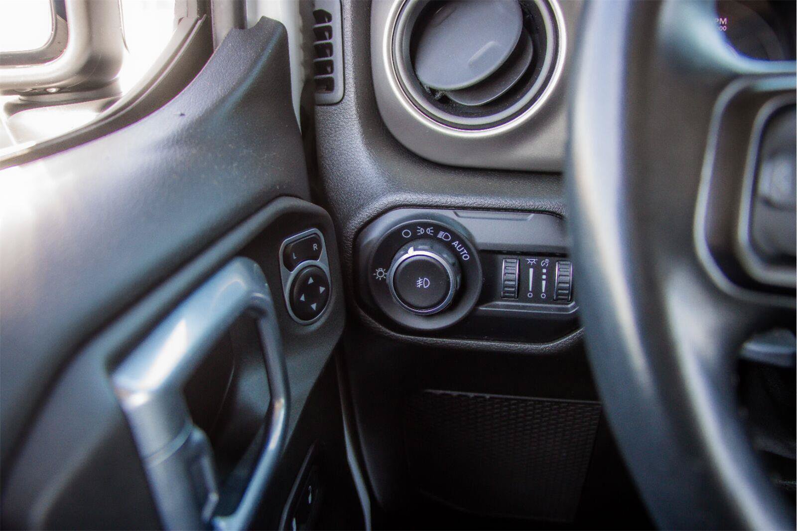 Used 2019 Jeep Wrangler Unlimited Sport S AWD/4WD image 16