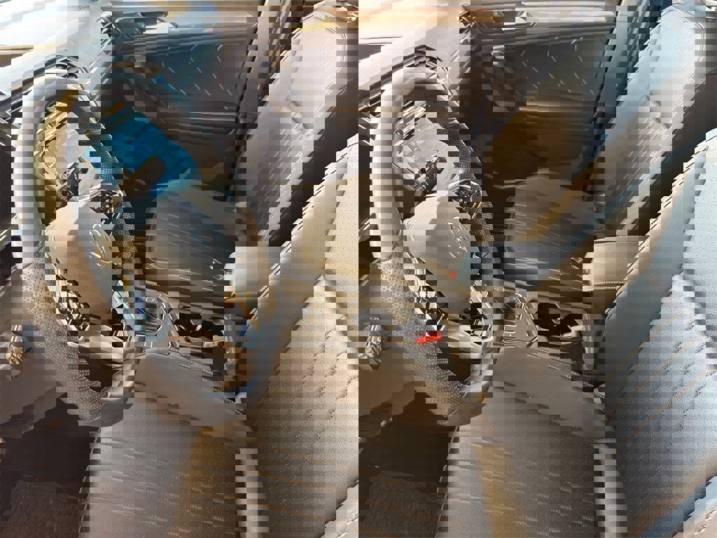 Used 2024 Volkswagen Tiguan SE R-Line image 9