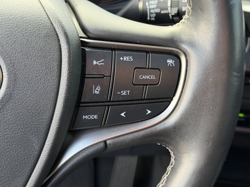 Used 2019 Lexus UX 250h w/ Premium Package AWD/4WD image 27