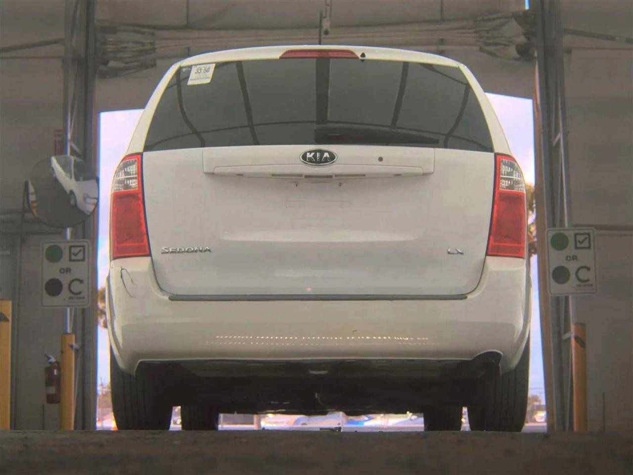 Used 2009 Kia Sedona LX image 7