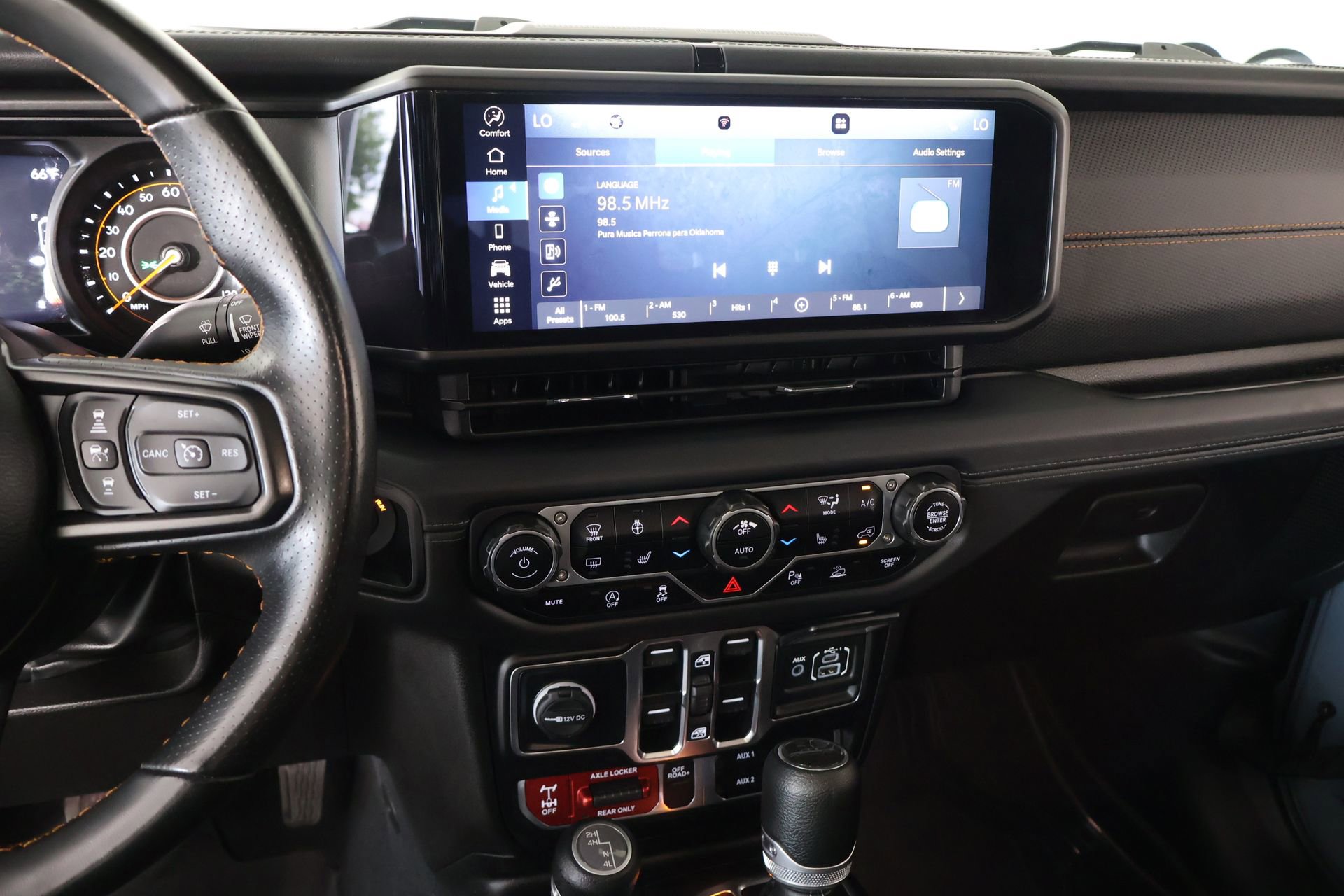 Used 2024 Jeep Gladiator Mojave w/ Safety Group AWD/4WD image 5