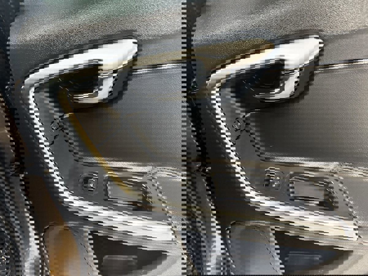 Used 2018 Volvo V60 T5 Cross Country w/ Convenience Package image 47