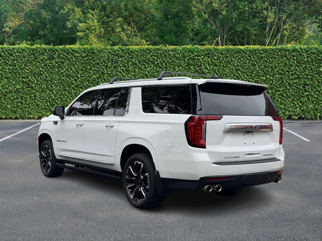 Used 2022 GMC Yukon XL Denali w/ Denali Premium Package AWD/4WD image 6