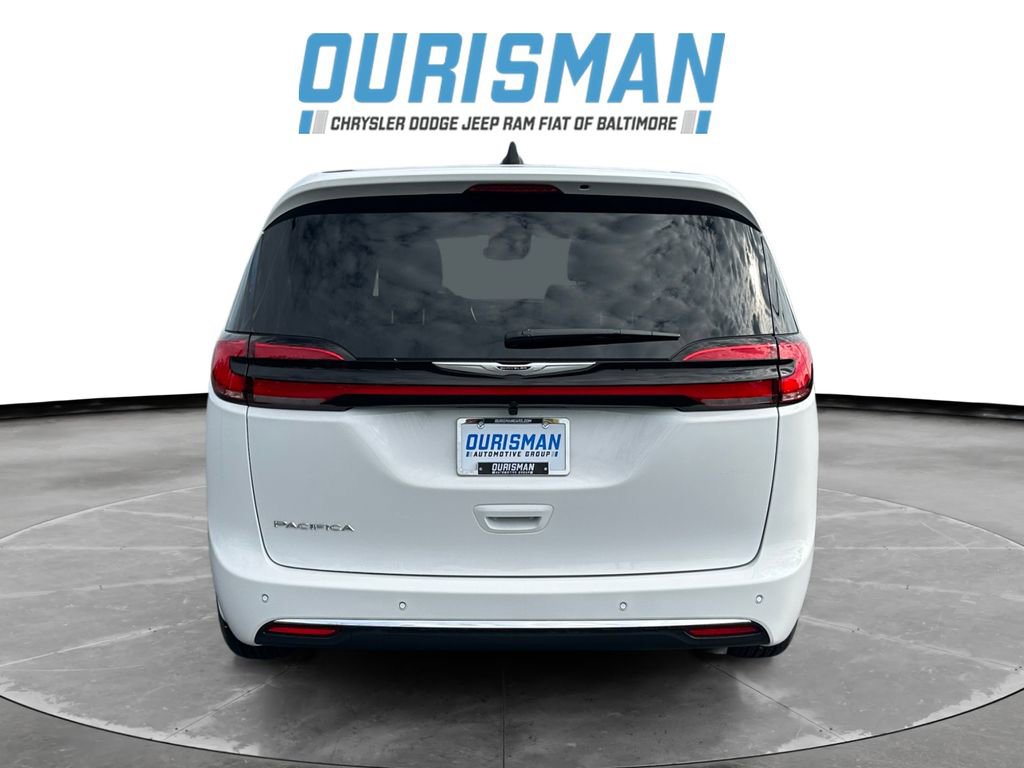 New 2026 Chrysler Pacifica Select image 5