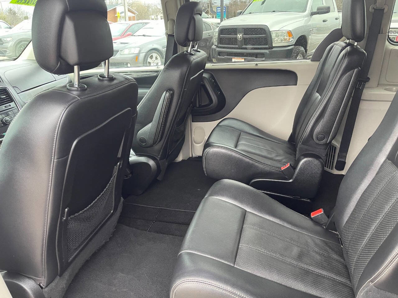 Used 2012 Chrysler Town & Country Touring-L w/ Entertainment Group #2 image 11