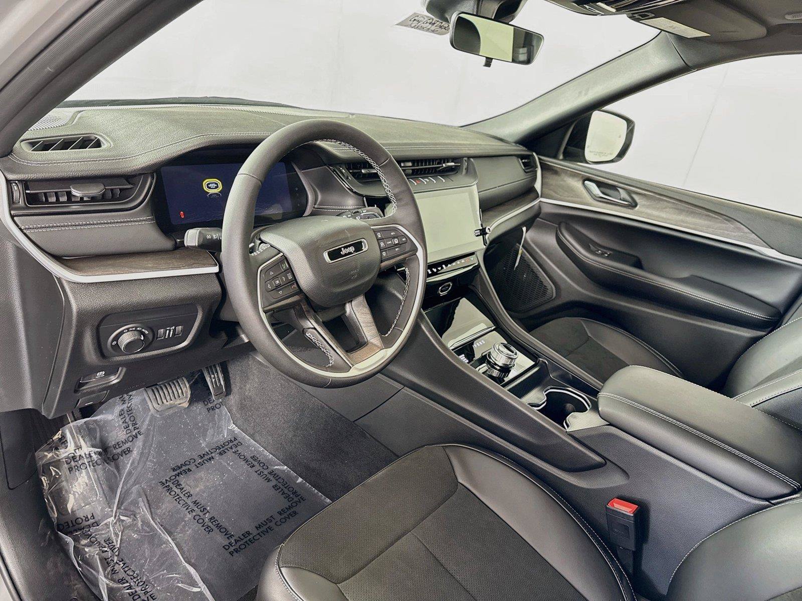 New 2027 Jeep Grand Cherokee Altitude AWD/4WD image 3