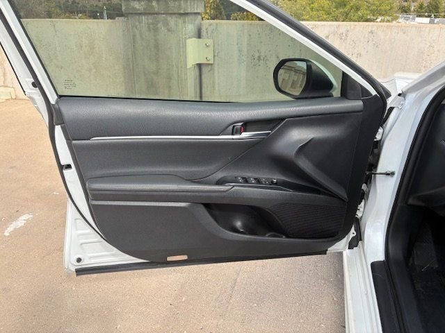 Used 2019 Toyota Camry XSE w/ Navigation Package image 10
