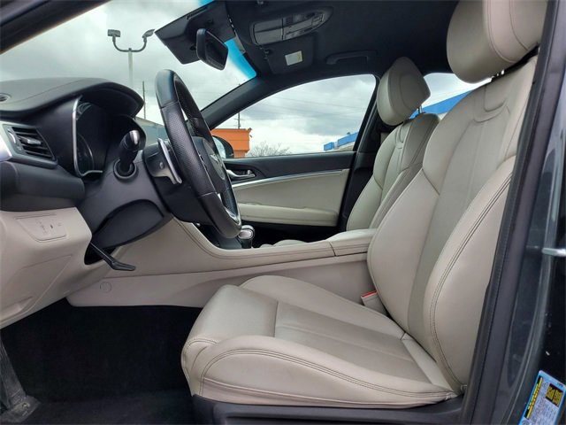 Used 2022 Genesis G70 2.0T image 5