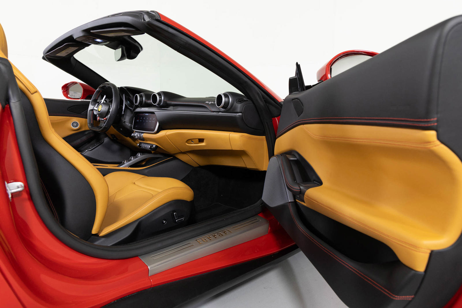 Used 2020 Ferrari Portofino image 40