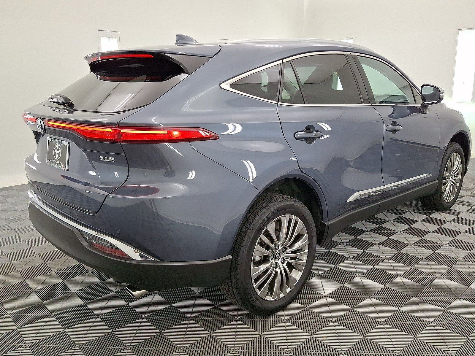 Certified 2023 Toyota Venza XLE AWD/4WD image 17