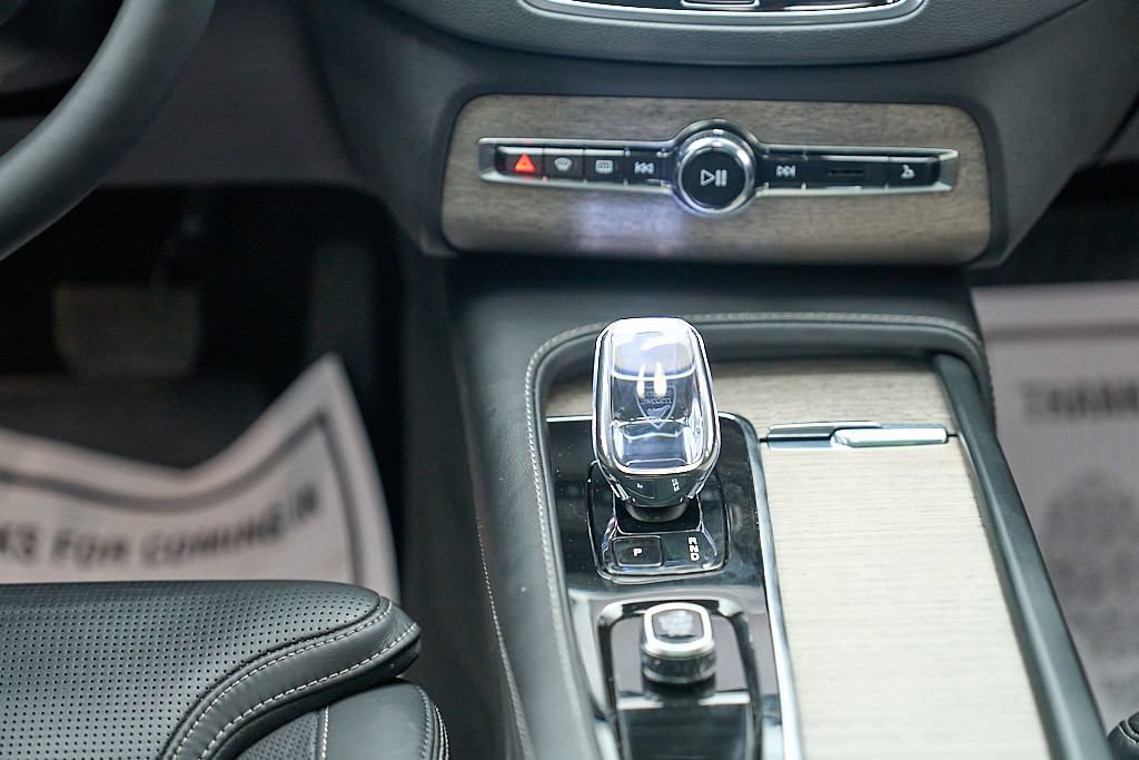Certified 2023 Volvo XC90 B6 Ultimate w/ Protection Package Premier AWD/4WD image 32