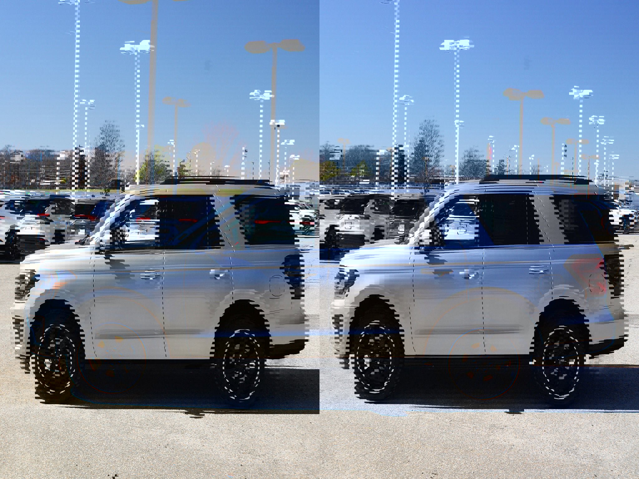 Used 2024 Ford Expedition Limited image 14