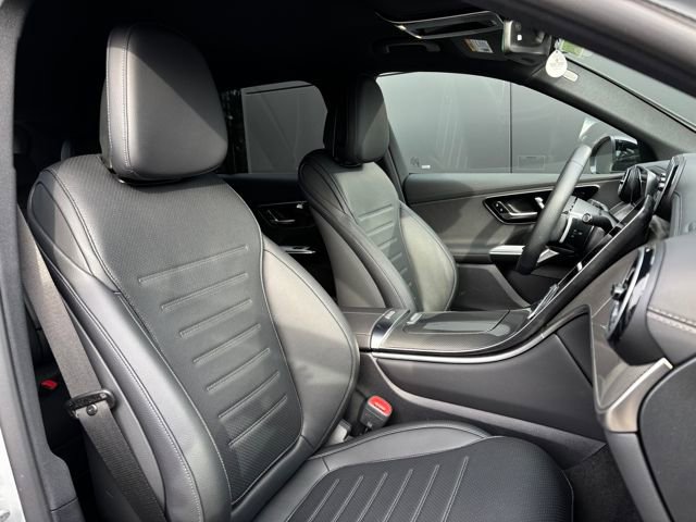 Used 2025 Mercedes-Benz GLC 300 4MATIC image 47