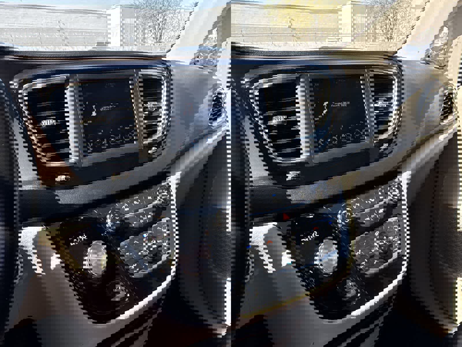 Used 2019 Chrysler Pacifica Touring-L image 28