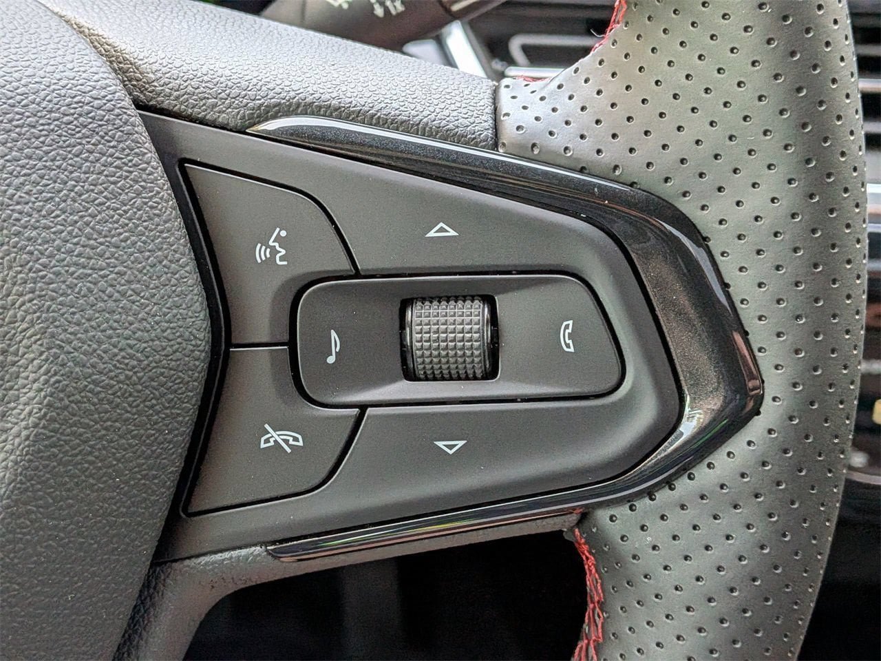 New 2026 Chevrolet Trax RS w/ Sunroof Package FWD image 14