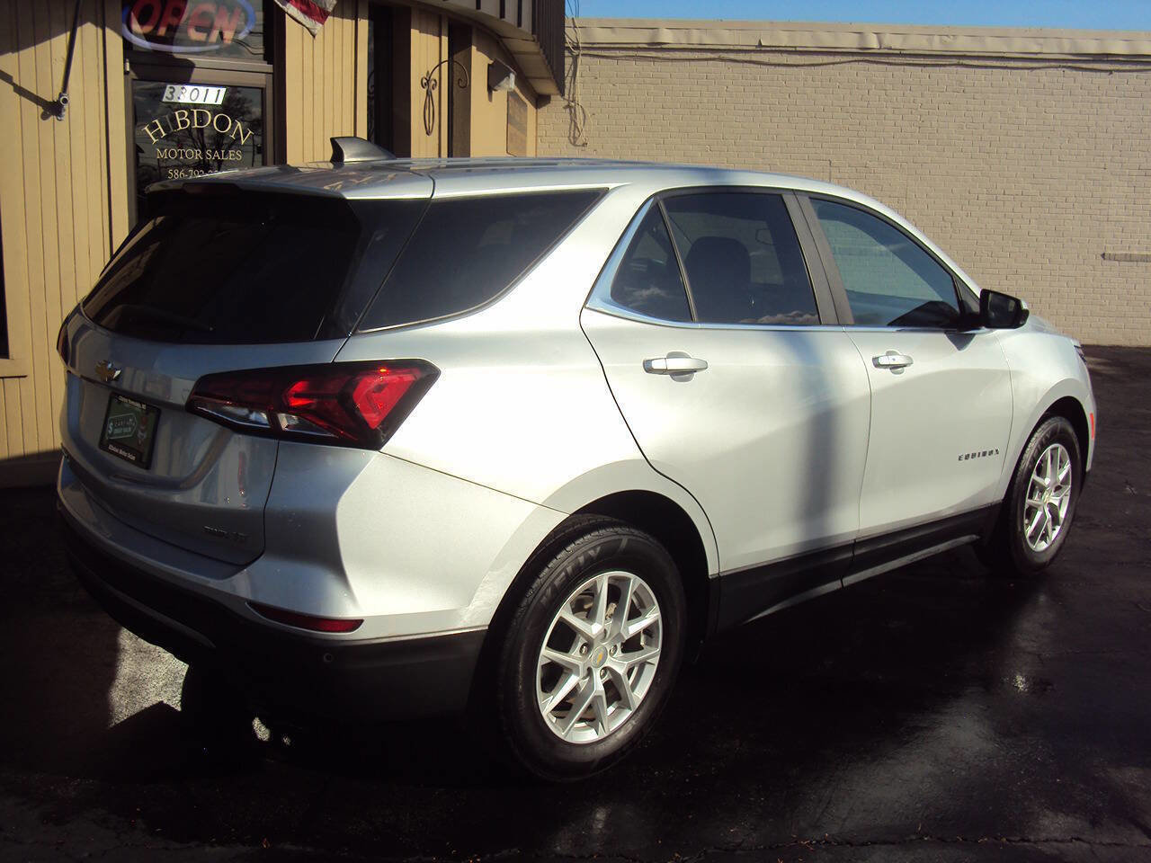 Used 2022 Chevrolet Equinox LT w/ Driver Convenience Package AWD/4WD image 5