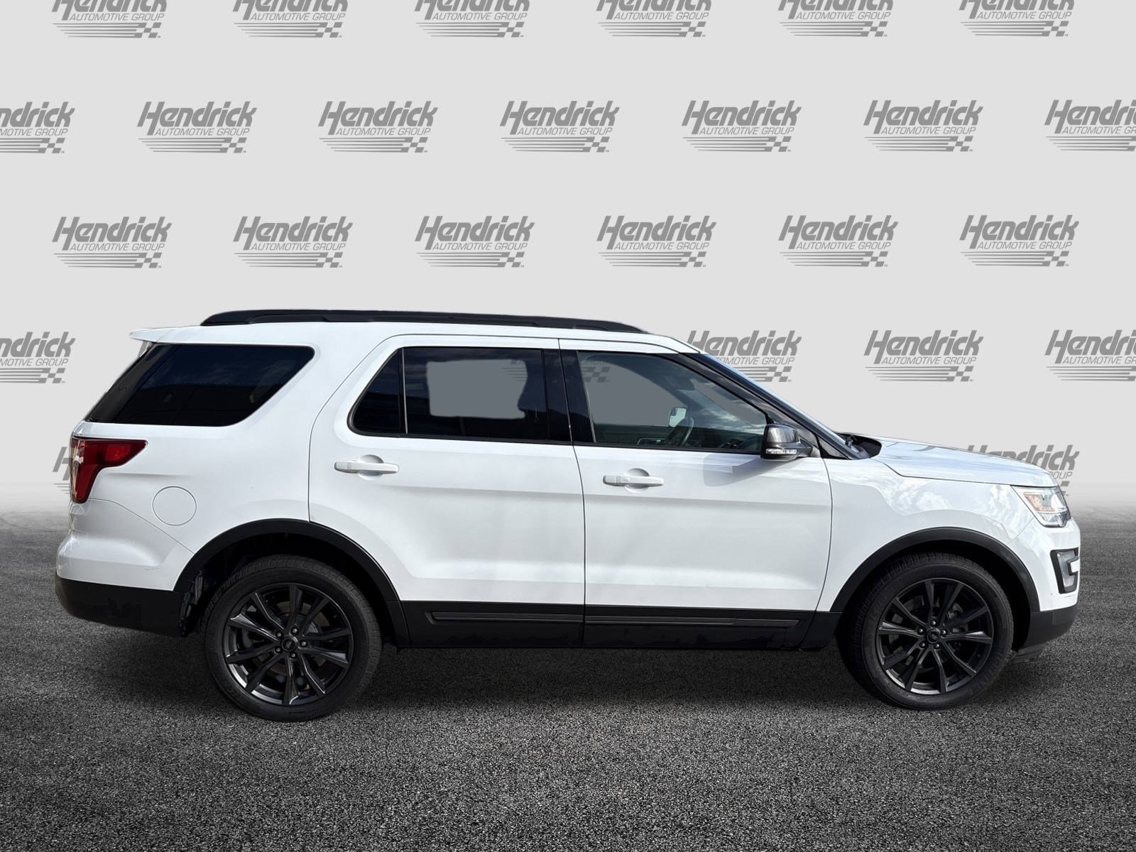 Used 2017 Ford Explorer XLT w/ Equipment Group 202A image 11