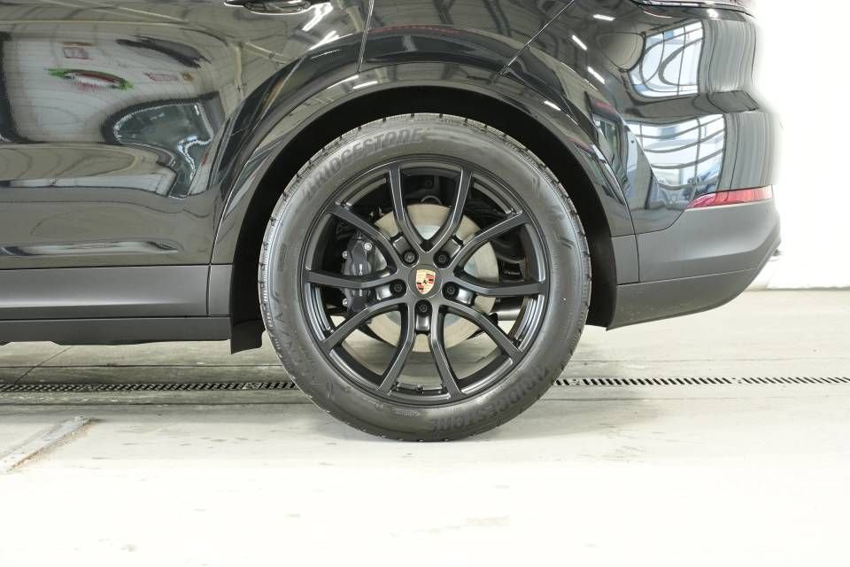 Certified 2025 Porsche Cayenne image 43