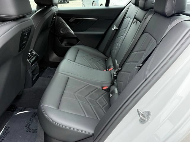 Used 2026 BMW 530i xDrive w/ M Sport Package AWD/4WD image 32