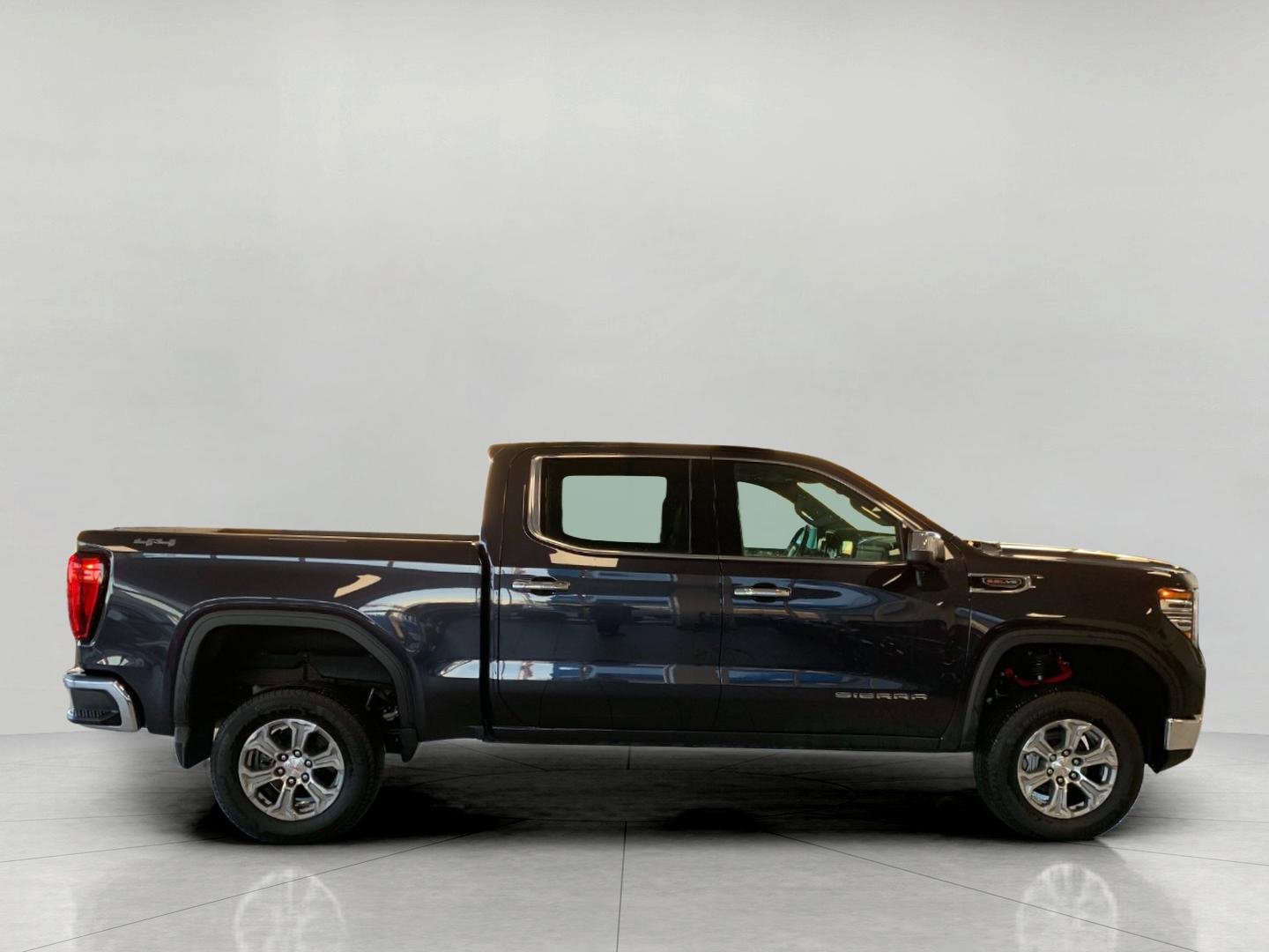 Used 2025 GMC Sierra 1500 SLT w/ SLT Convenience Package image 9