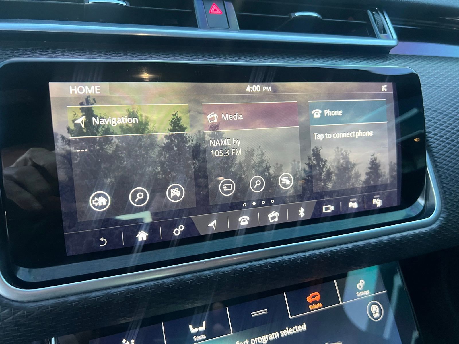 Used 2019 Land Rover Range Rover Velar R-Dynamic SE image 35