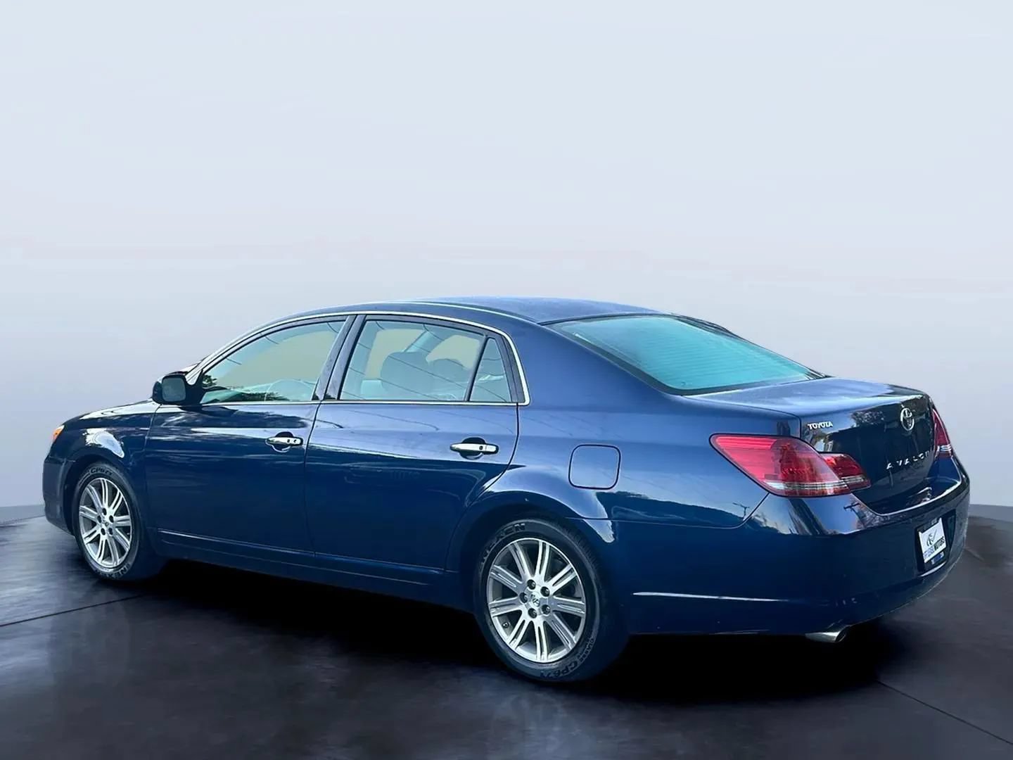 Used 2008 Toyota Avalon Limited FWD image 3