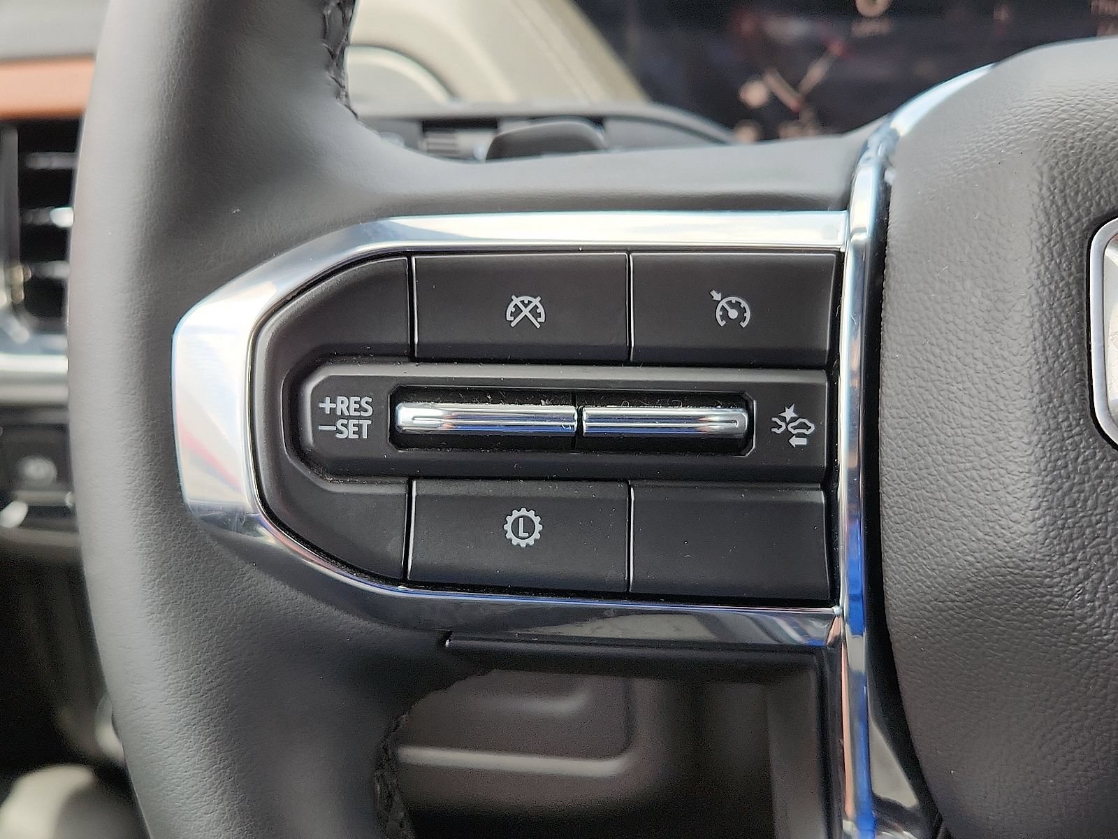 Used 2025 GMC Yukon Denali AWD/4WD image 16