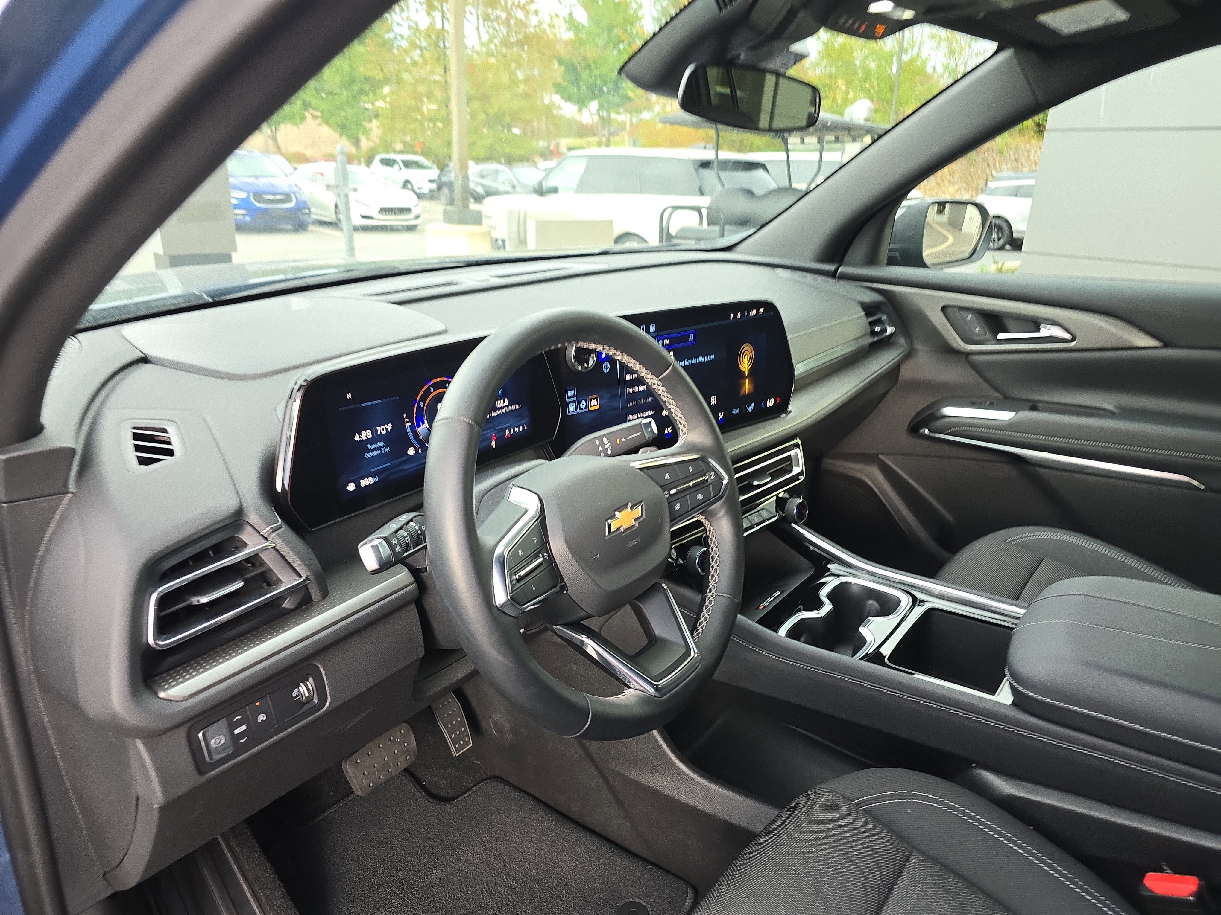 Used 2025 Chevrolet Traverse LT image 24